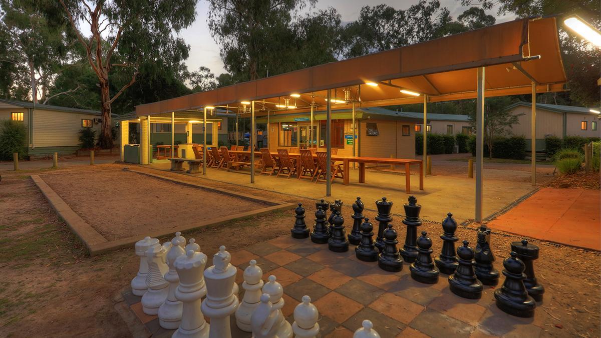 Crystal Brook Tourist Park Hotel Doncaster East Exterior photo